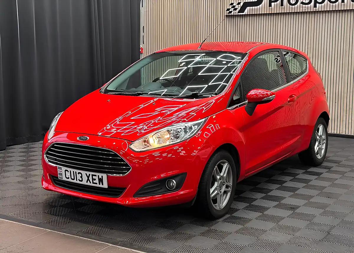 Used 2013 Ford Fiesta Zetec Red - Interior and Exterior details 3