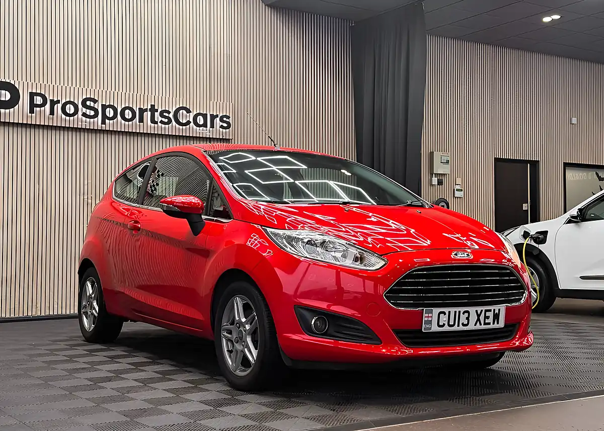 Used 2013 Ford Fiesta Zetec Red - Interior and Exterior details 8