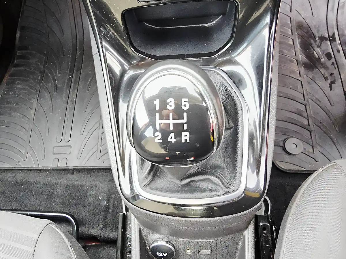 Used 2013 Ford Fiesta Zetec Red - Interior and Exterior details 10
