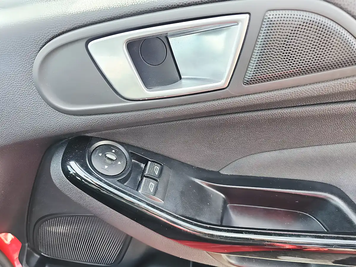 Used 2013 Ford Fiesta Zetec Red - Interior and Exterior details 14