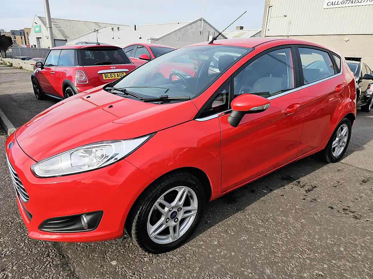 Used 2013 Ford Fiesta Zetec Red - Interior and Exterior details 5