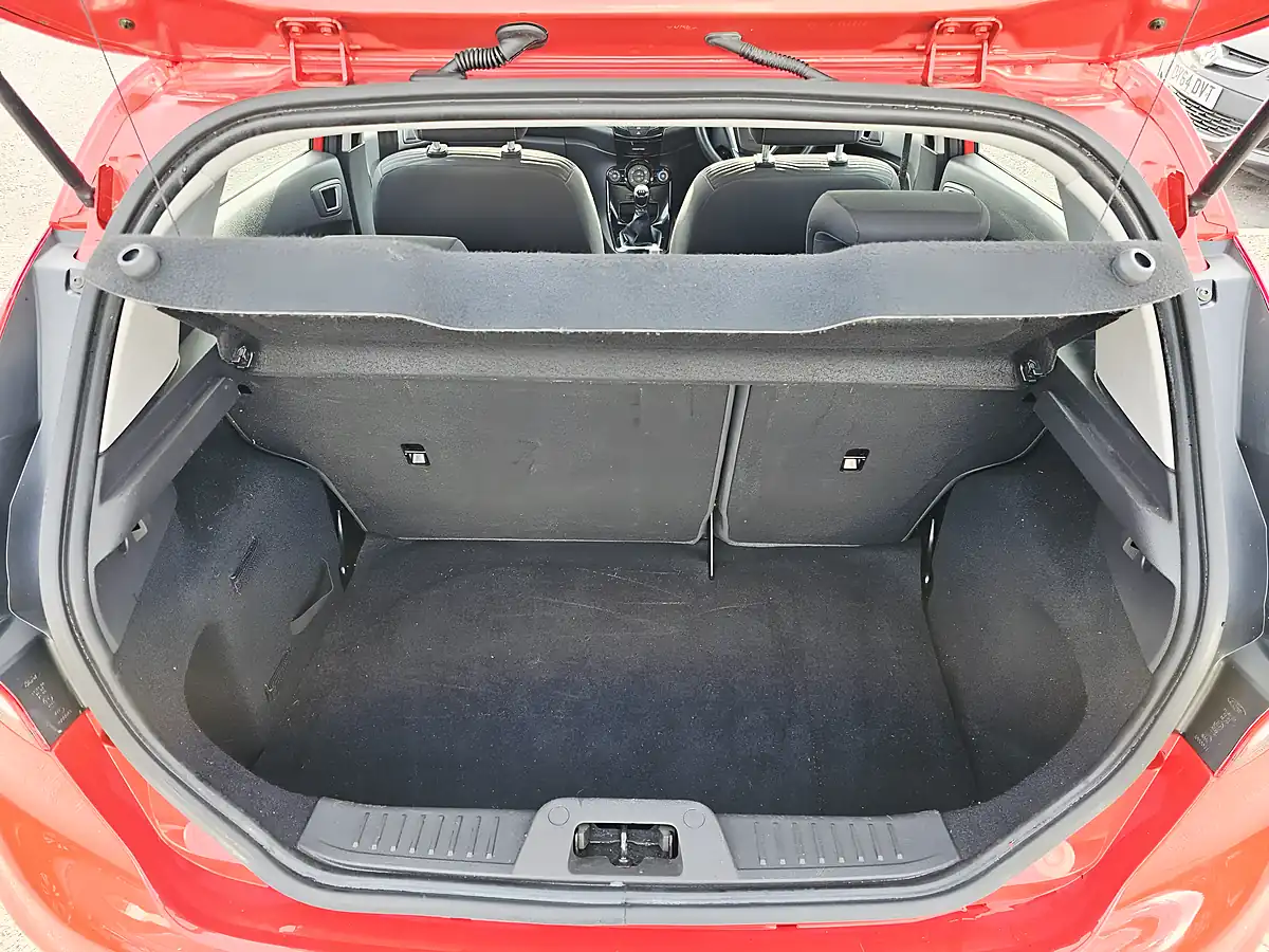 Used 2013 Ford Fiesta Zetec Red - Interior and Exterior details 7
