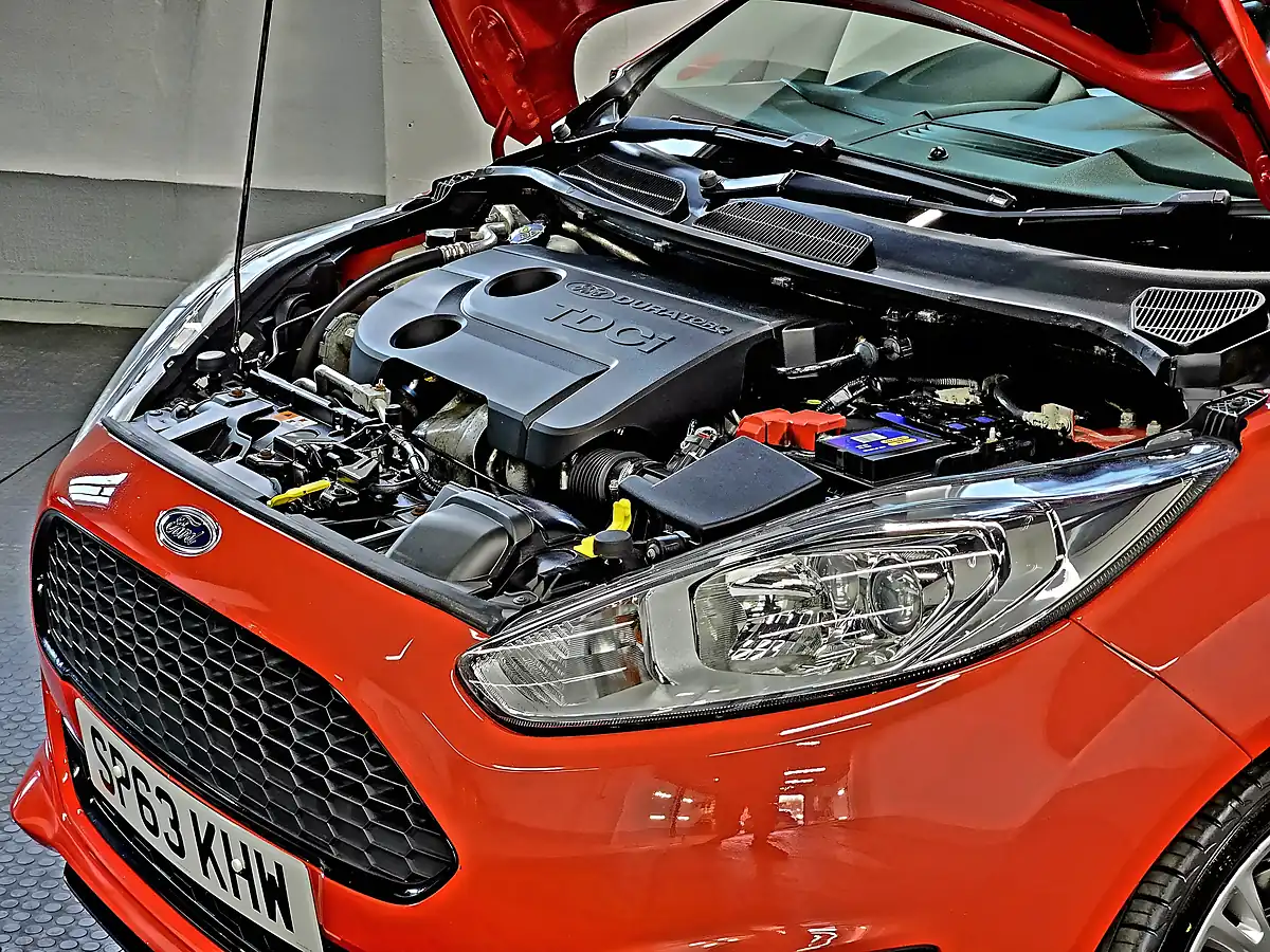 Used 2013 Ford Fiesta Zetec S Race Red - Interior and Exterior details 18