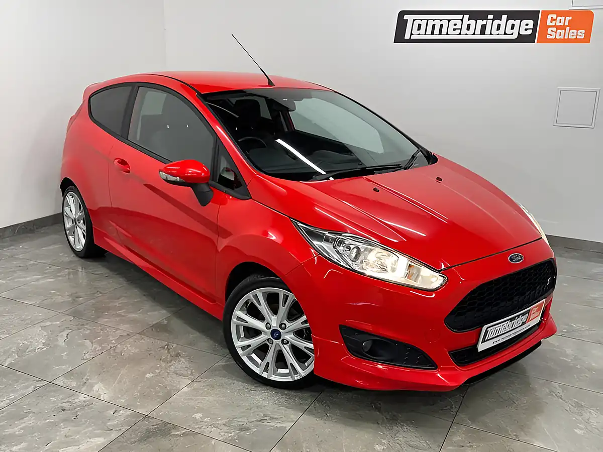 Used 2013 Ford Fiesta Zetec S Red - Front View