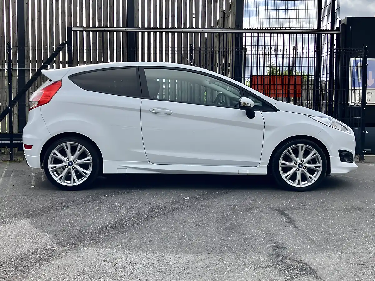 Used 2013 Ford Fiesta Zetec S White - Interior and Exterior details 11
