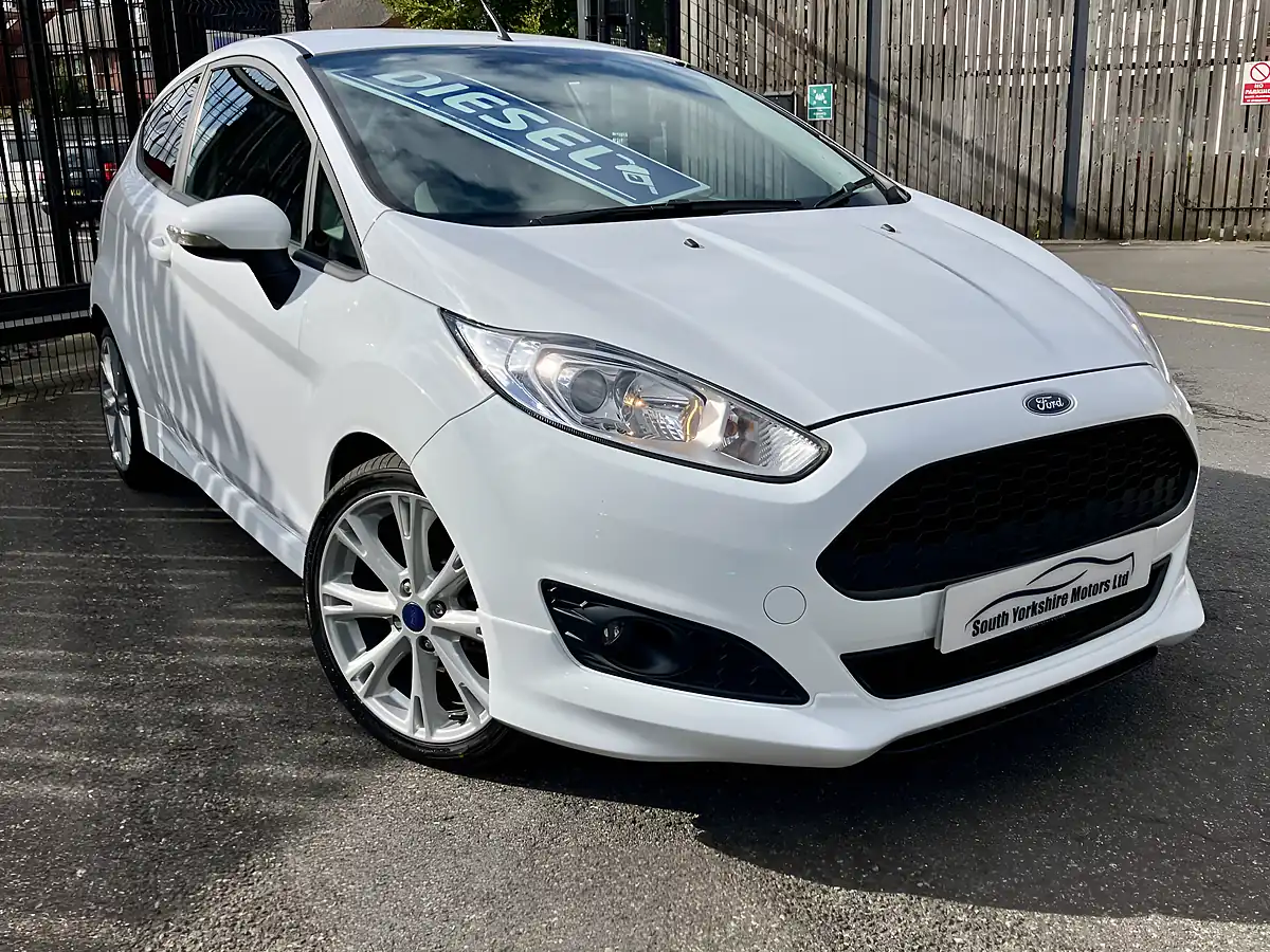 Used 2013 Ford Fiesta Zetec S White - Interior and Exterior details 12