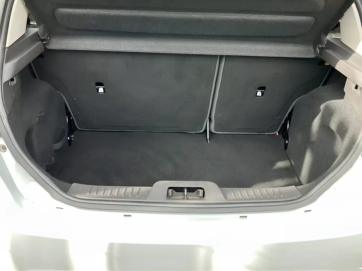 Used 2013 Ford Fiesta Zetec S White - Interior and Exterior details 16