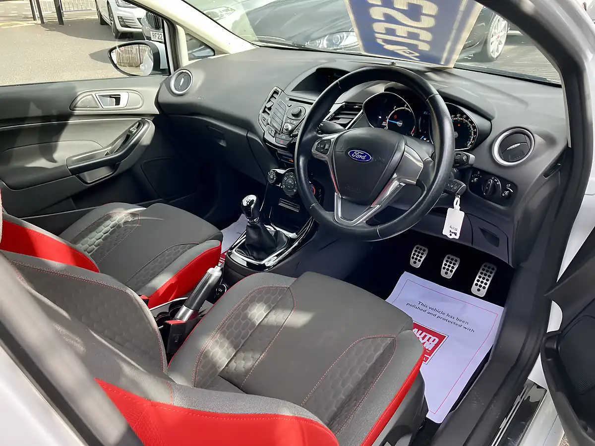 Used 2013 Ford Fiesta Zetec S White - Interior and Exterior details 2