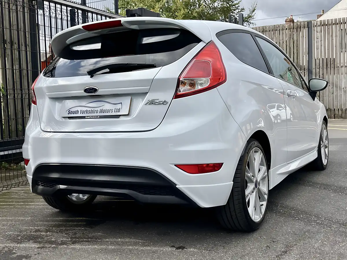 Used 2013 Ford Fiesta Zetec S White - Interior and Exterior details 4