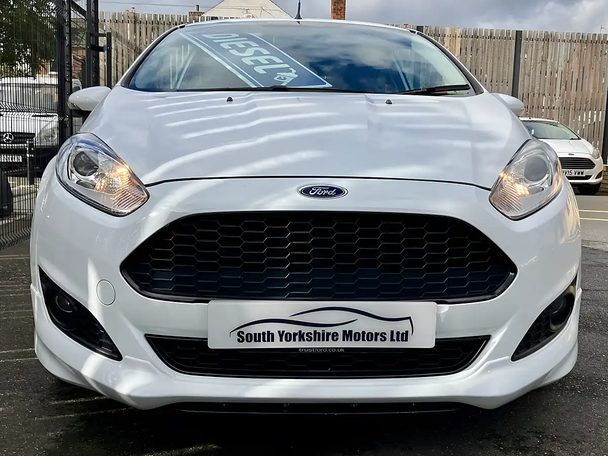 Used 2013 Ford Fiesta Zetec S White - Interior and Exterior details 5