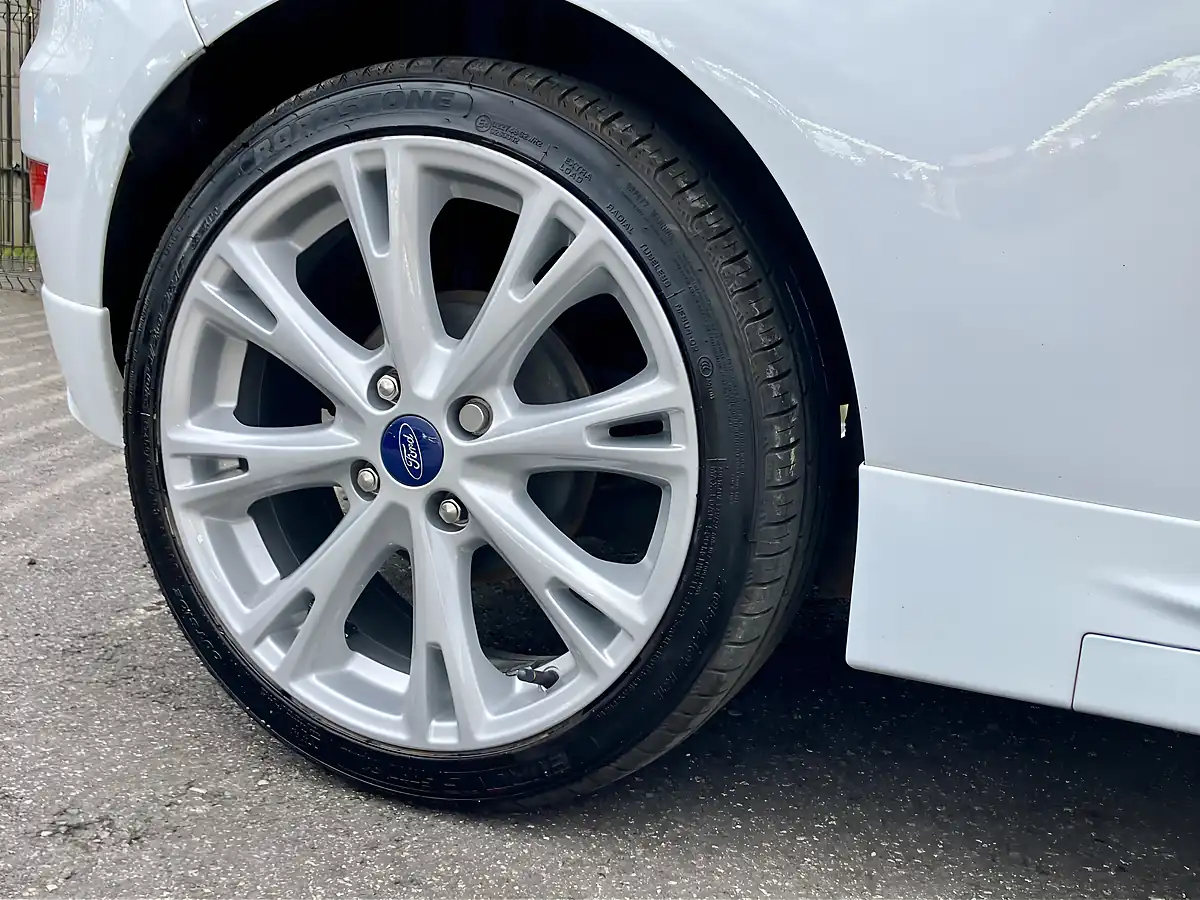 Used 2013 Ford Fiesta Zetec S White - Interior and Exterior details 7