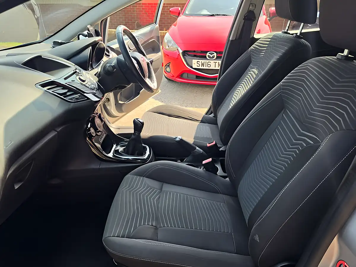 Used 2013 Ford Fiesta Zetec Silver - Interior and Exterior details 17