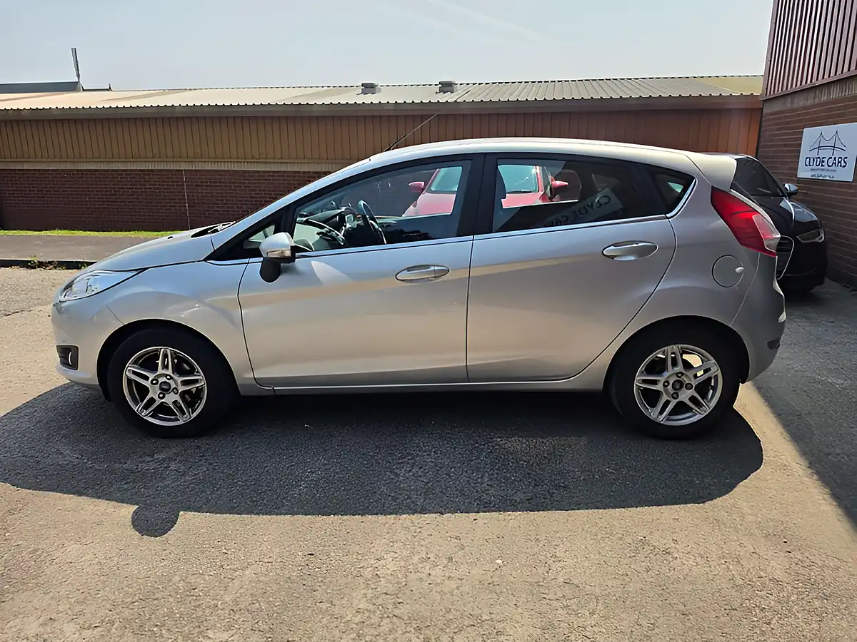 Used 2013 Ford Fiesta Zetec Silver - Interior and Exterior details 7