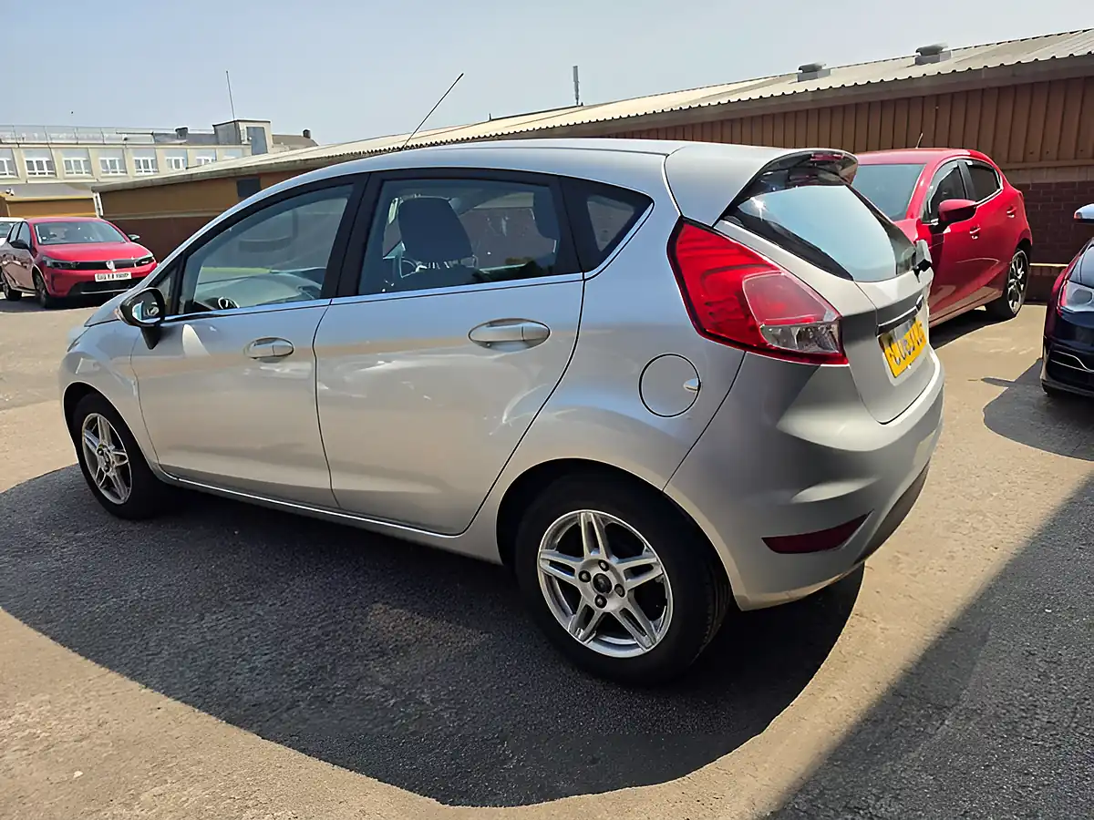 Used 2013 Ford Fiesta Zetec Silver - Interior and Exterior details 9