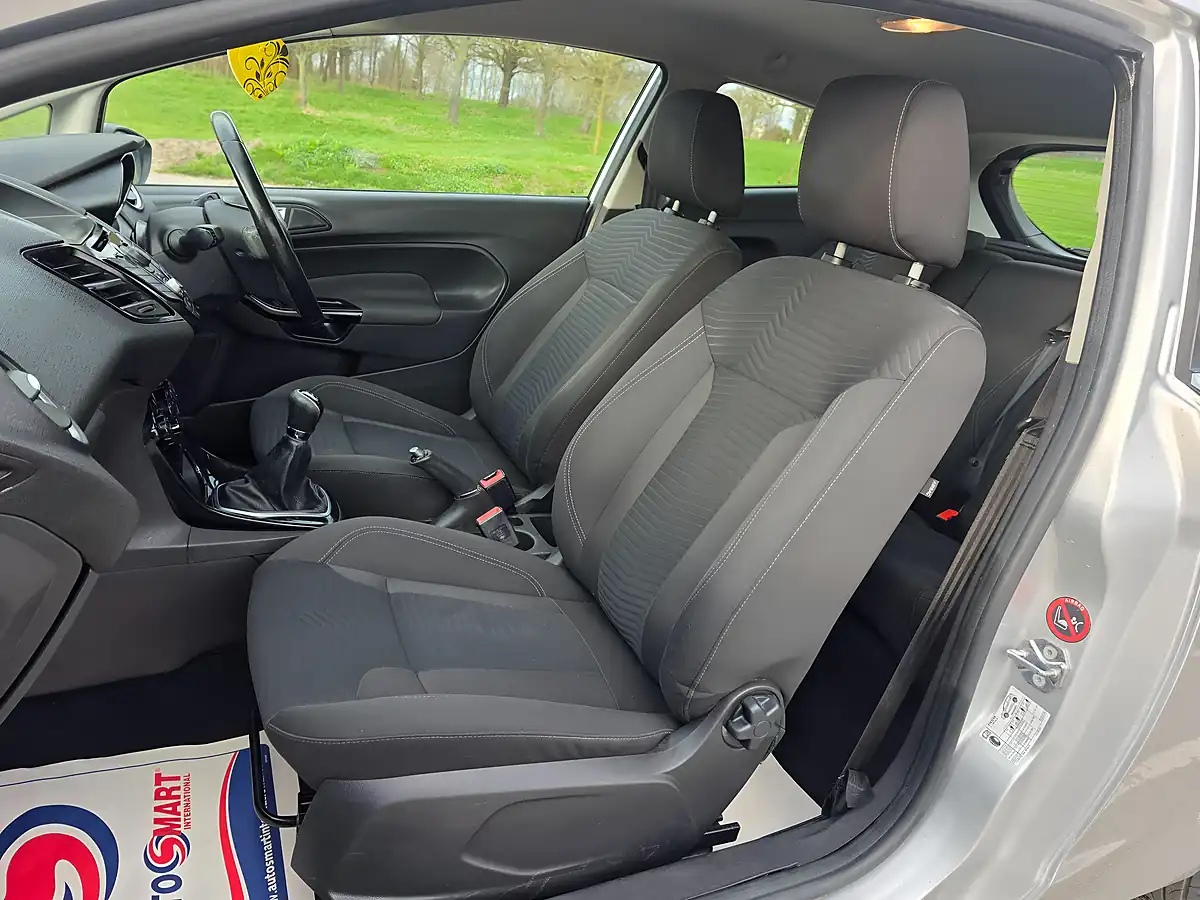 Used 2013 Ford Fiesta Zetec Silver - Interior and Exterior details 10