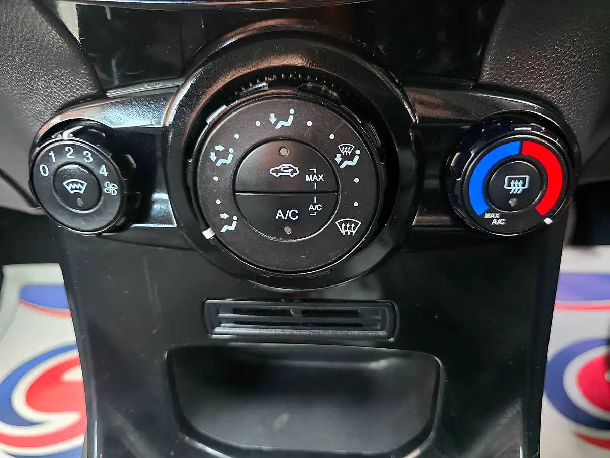 Used 2013 Ford Fiesta Zetec Silver - Interior and Exterior details 14