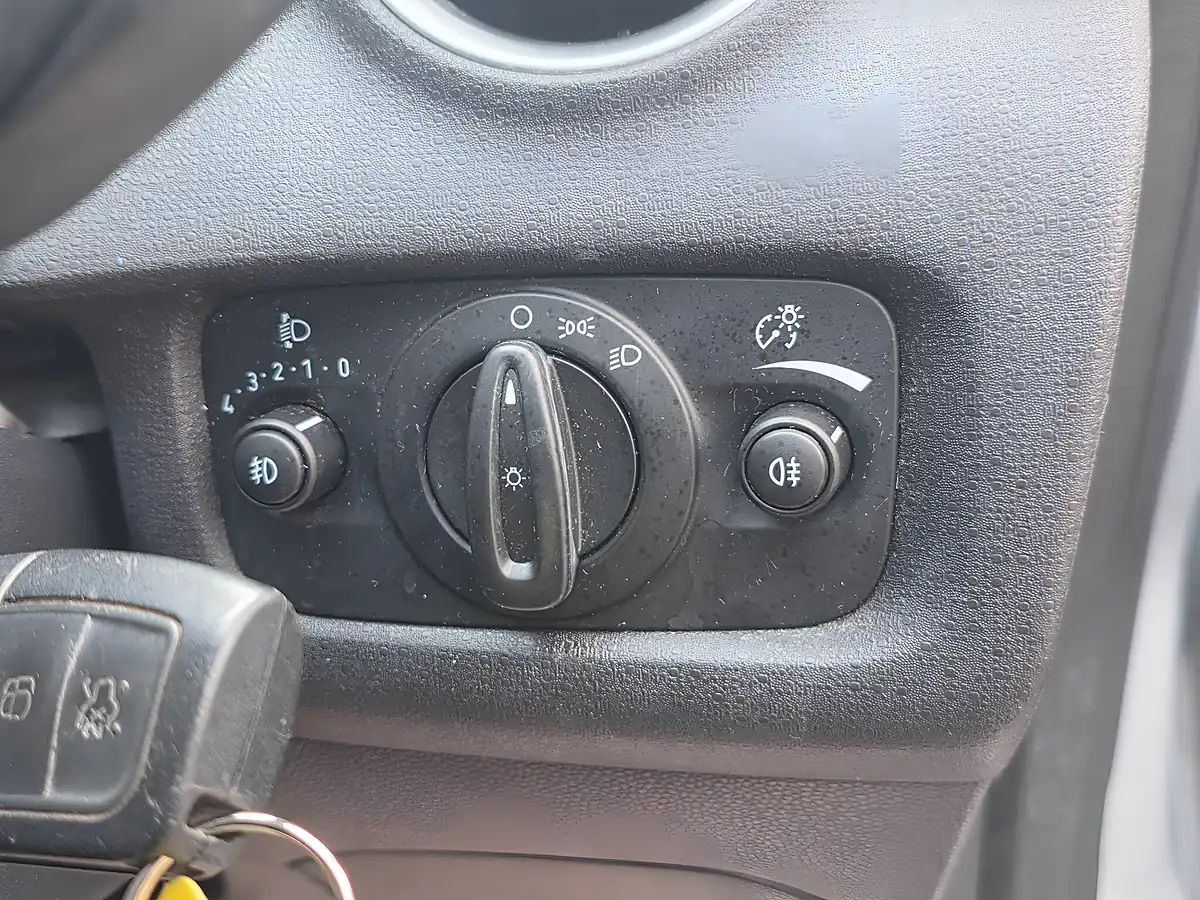 Used 2013 Ford Fiesta Zetec Silver - Interior and Exterior details 16