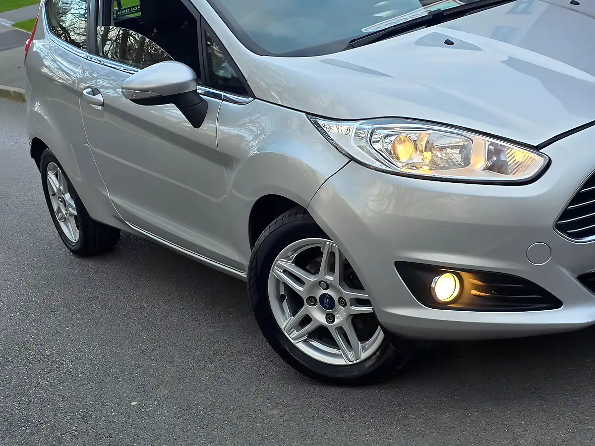 Used 2013 Ford Fiesta Zetec Silver - Interior and Exterior details 18