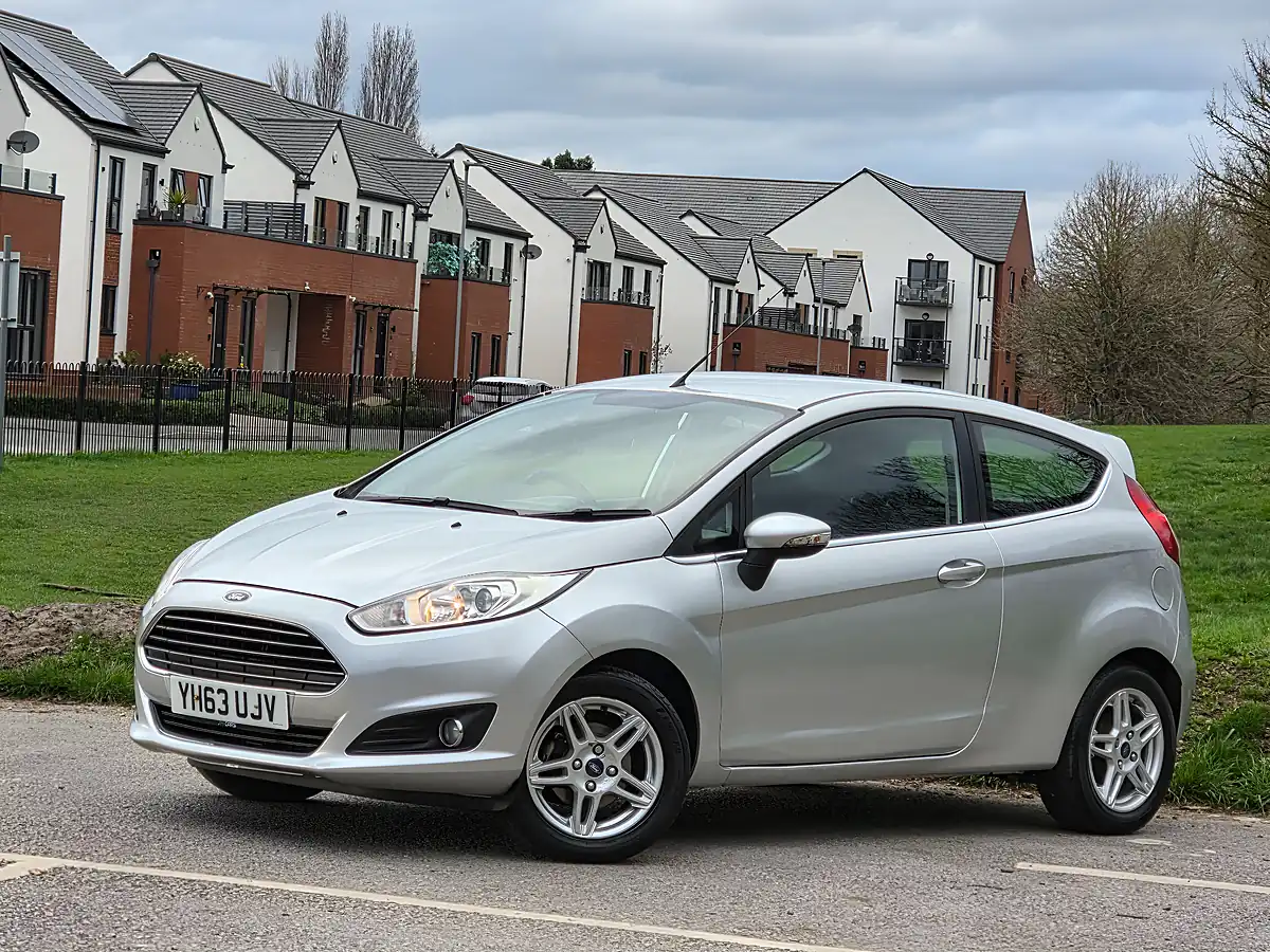 Used 2013 Ford Fiesta Zetec Silver - Interior and Exterior details 3