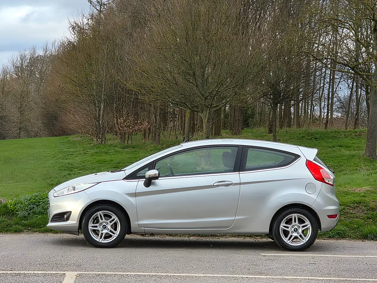 Used 2013 Ford Fiesta Zetec Silver - Interior and Exterior details 4