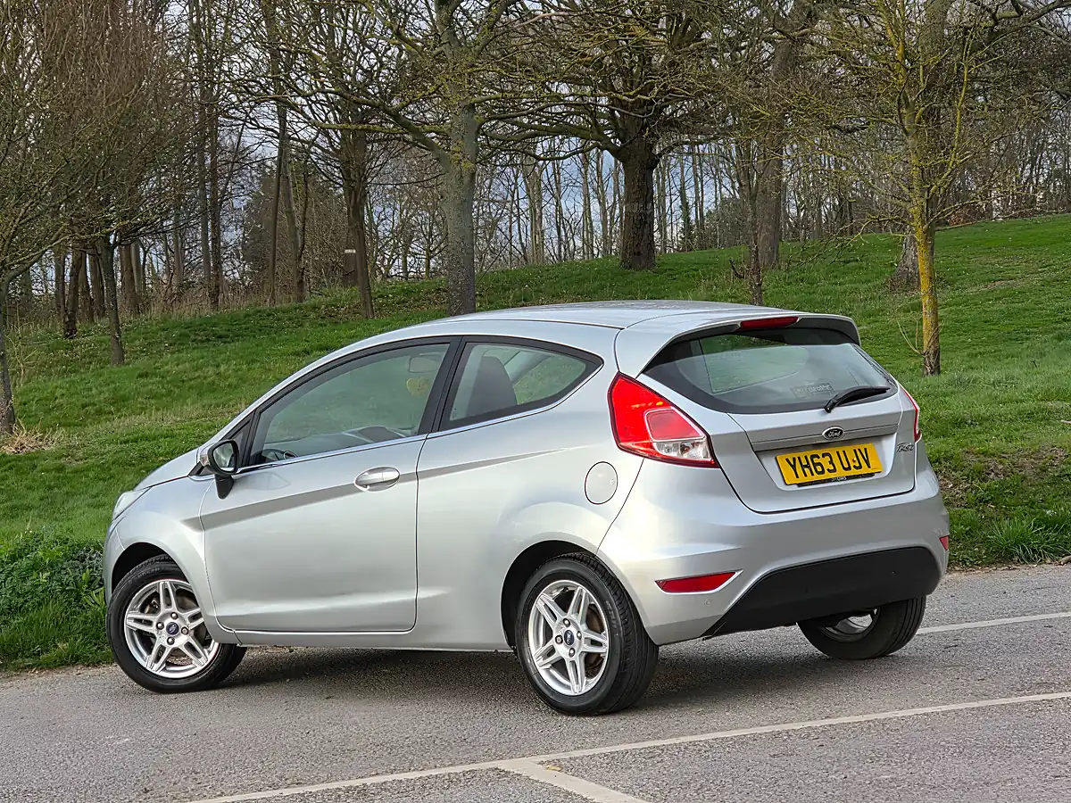 Used 2013 Ford Fiesta Zetec Silver - Interior and Exterior details 5