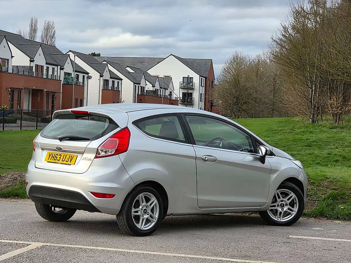 Used 2013 Ford Fiesta Zetec Silver - Interior and Exterior details 7