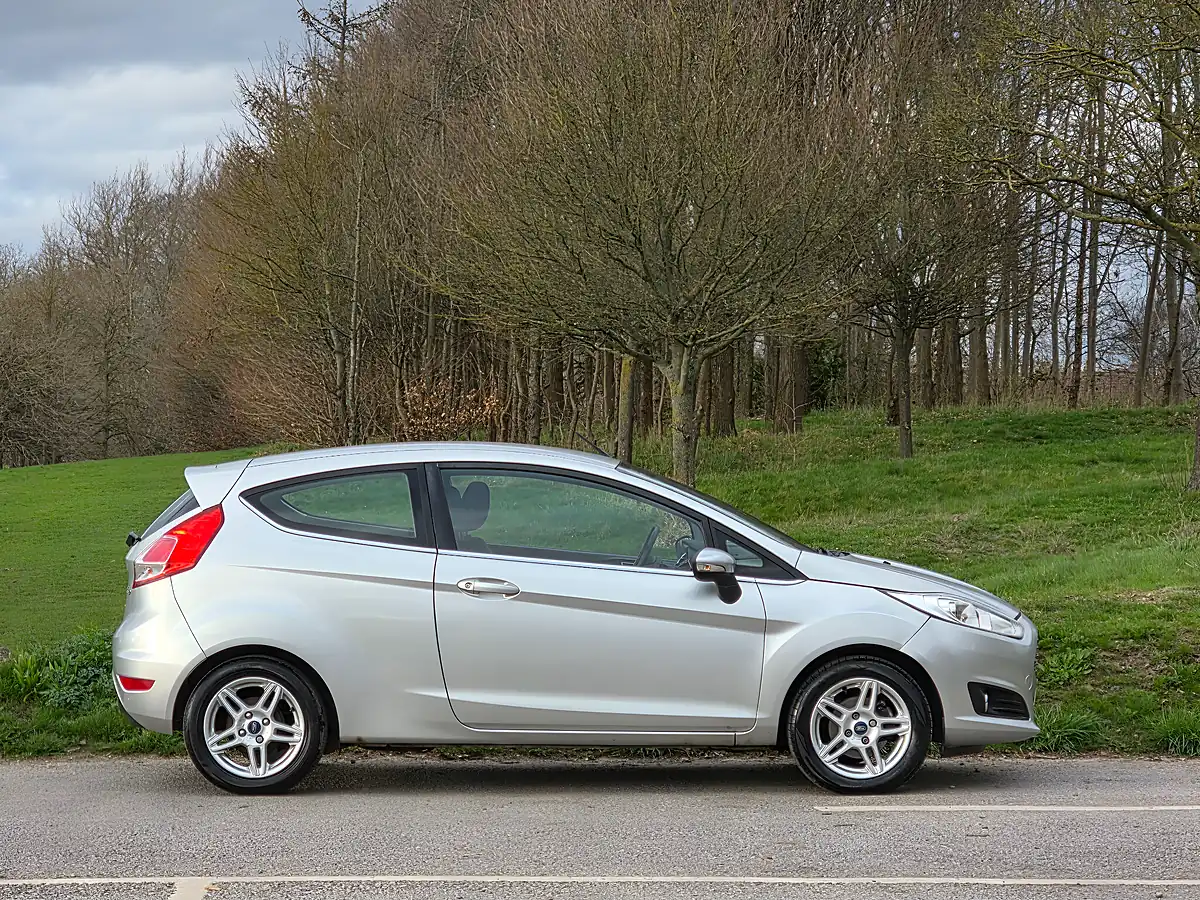 Used 2013 Ford Fiesta Zetec Silver - Interior and Exterior details 8