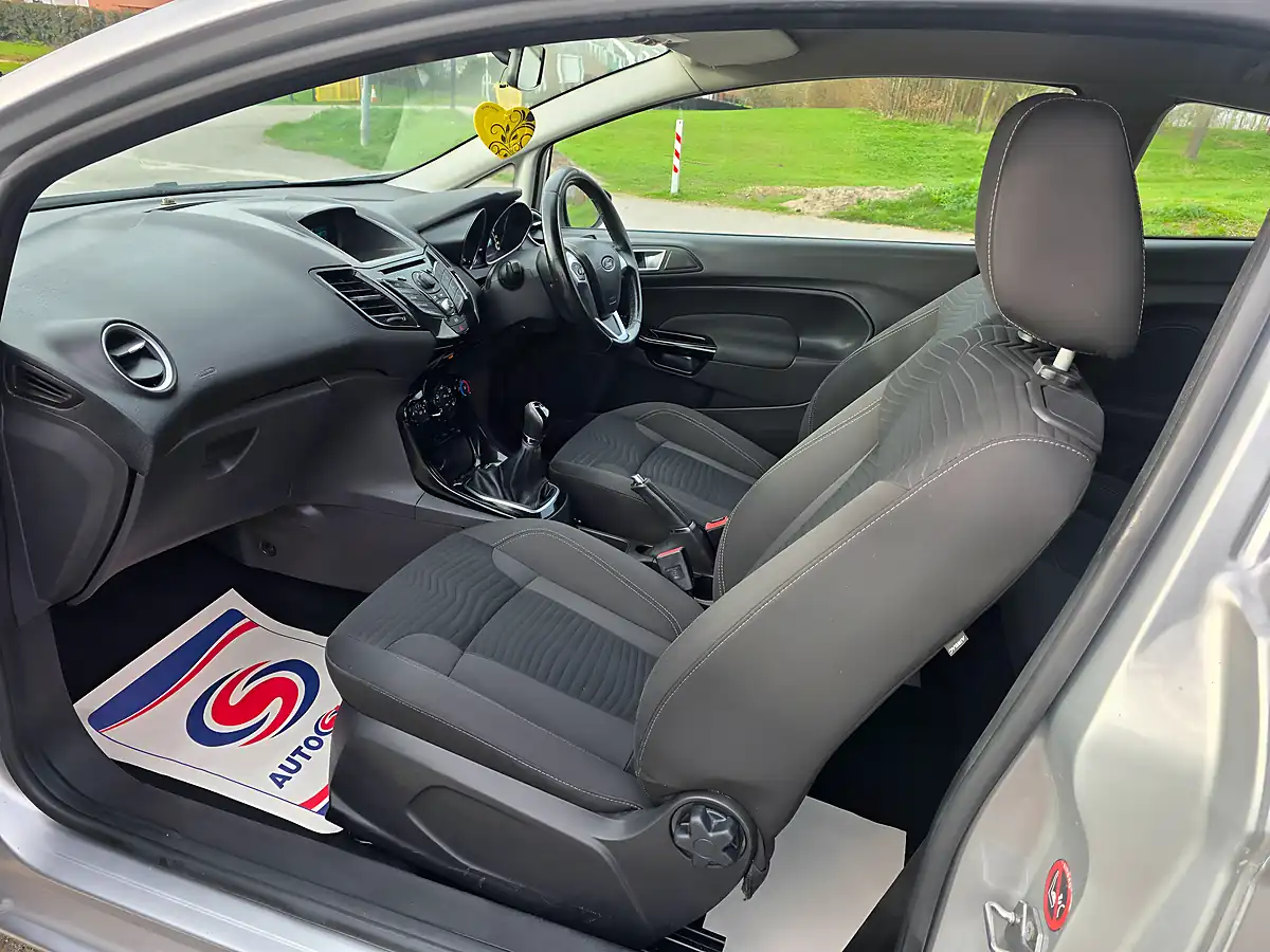 Used 2013 Ford Fiesta Zetec Silver - Interior and Exterior details 9