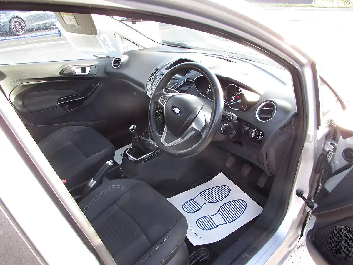 Used 2013 Ford Fiesta Zetec Silver - Interior and Exterior details 10