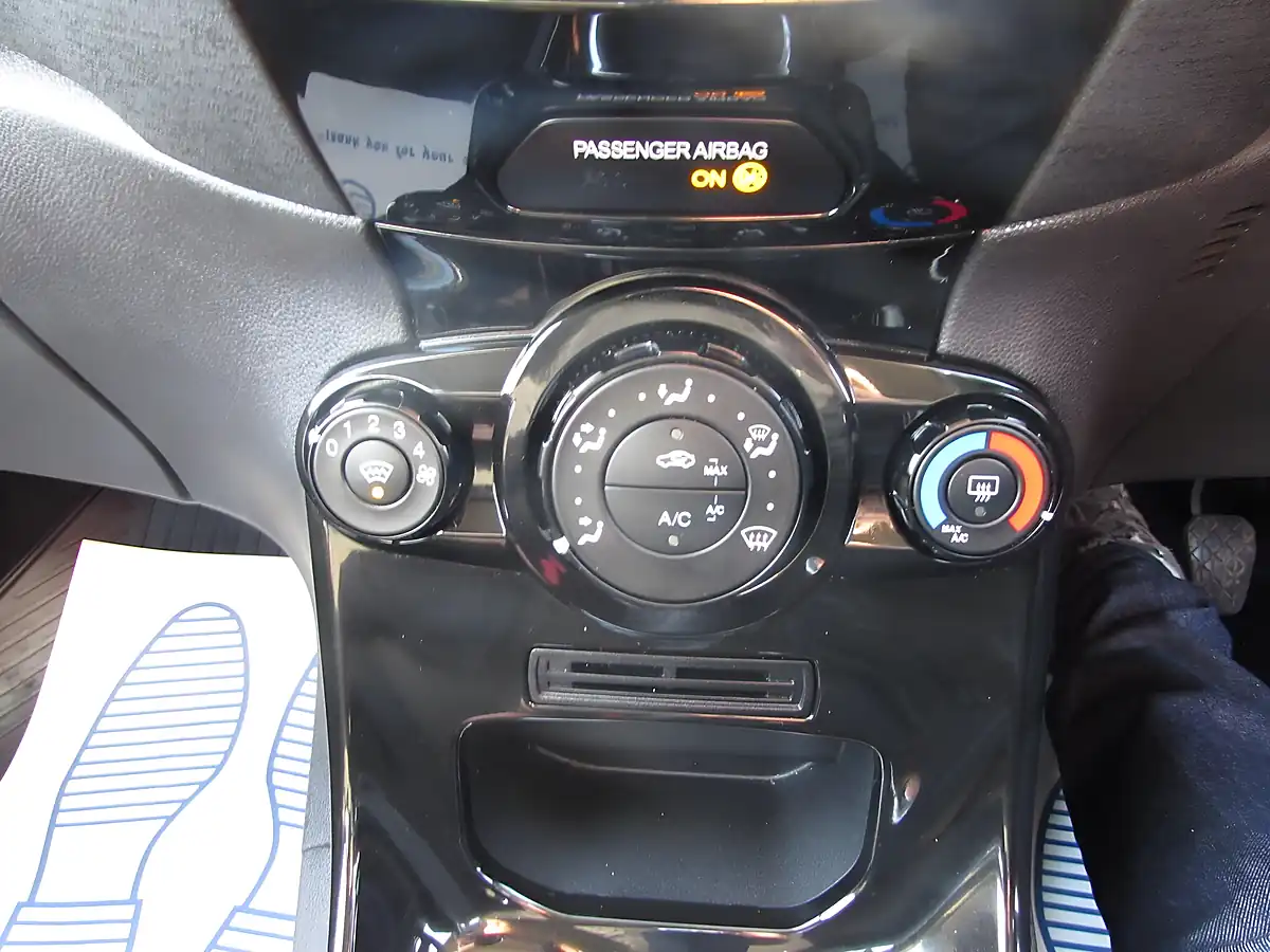 Used 2013 Ford Fiesta Zetec Silver - Interior and Exterior details 14