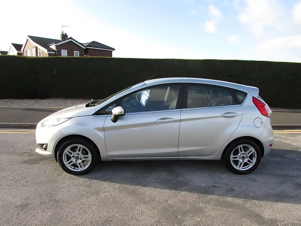 Used 2013 Ford Fiesta Zetec Silver - Interior and Exterior details 5