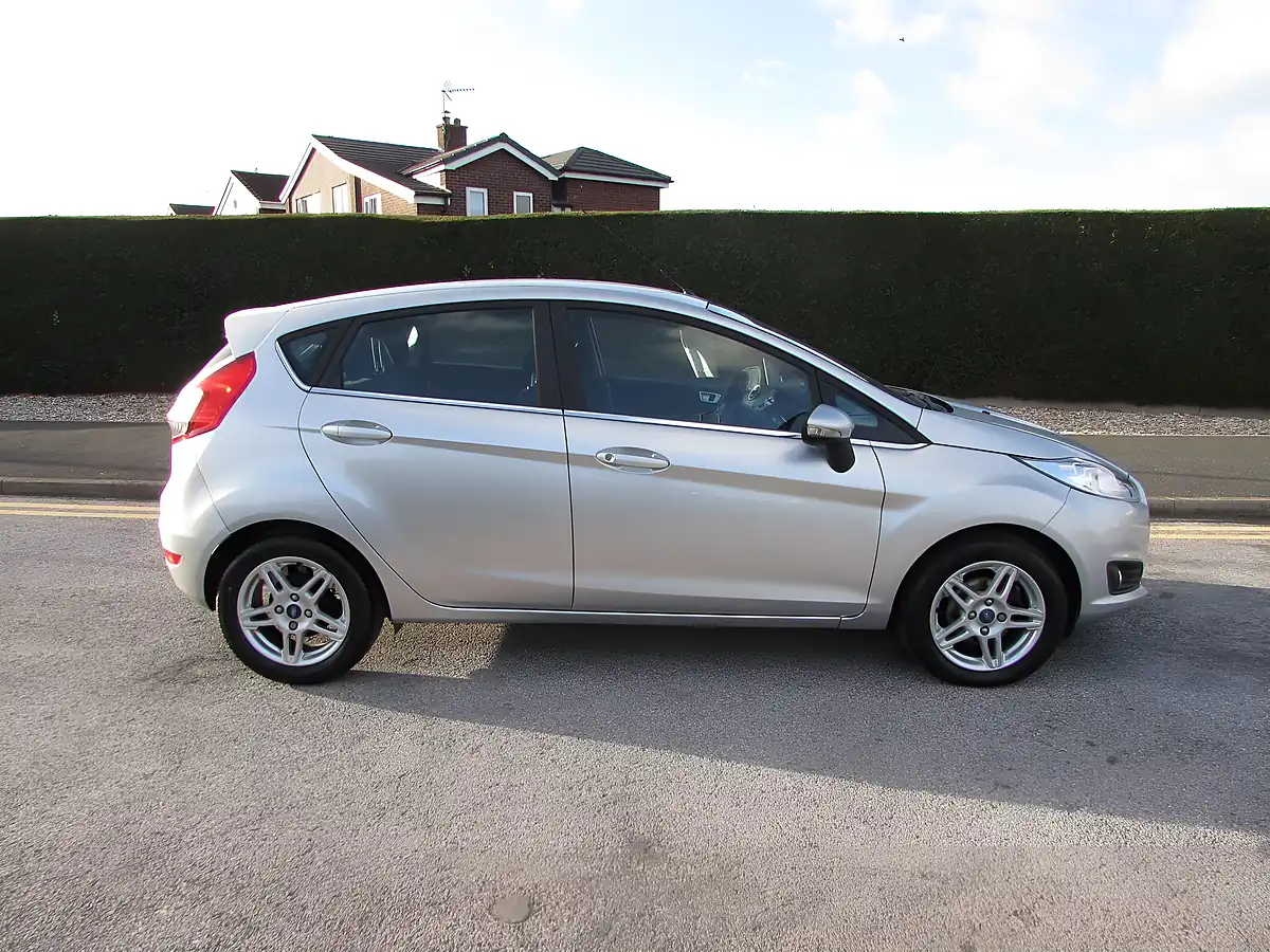 Used 2013 Ford Fiesta Zetec Silver - Interior and Exterior details 6