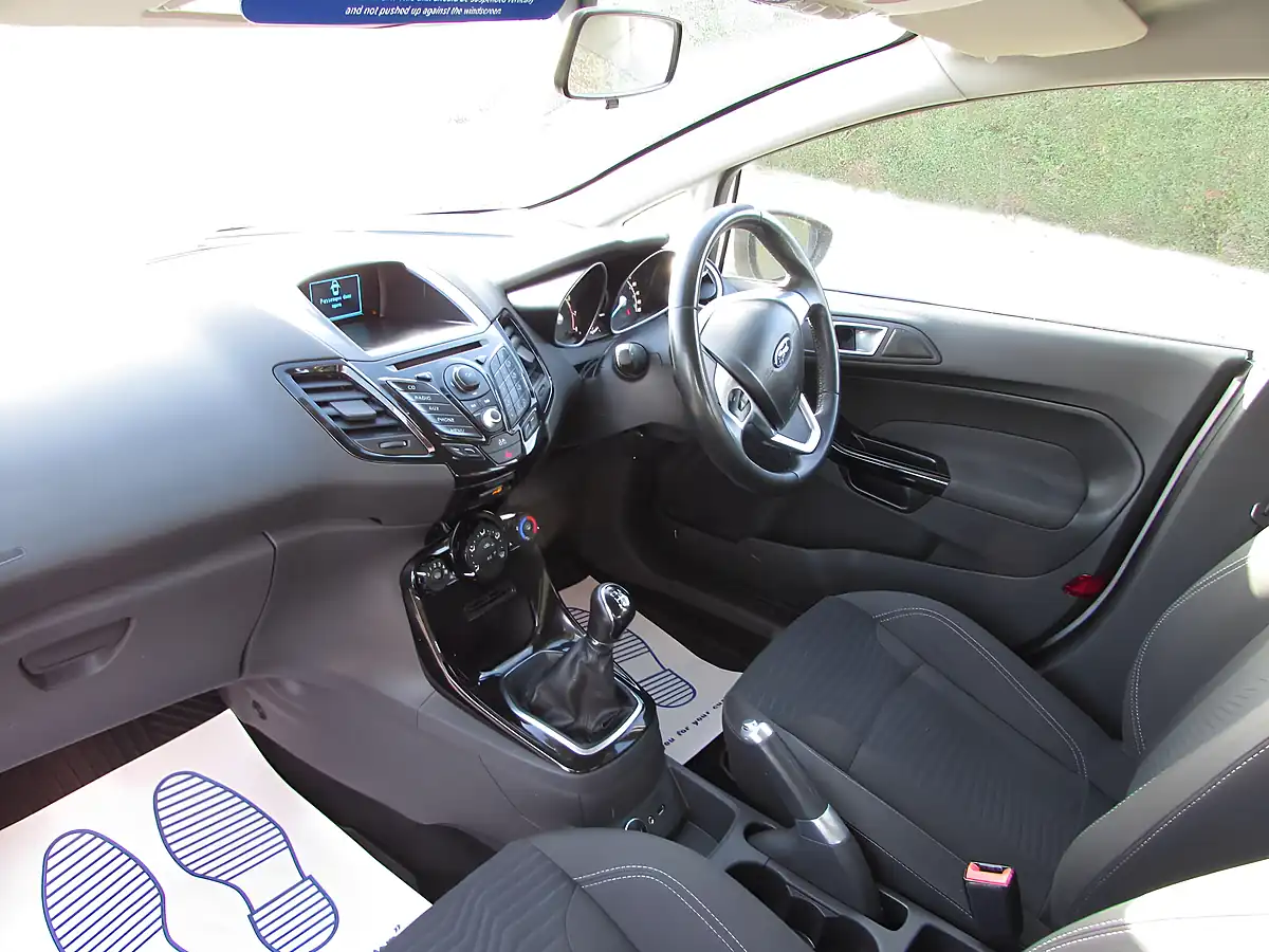 Used 2013 Ford Fiesta Zetec Silver - Interior and Exterior details 7