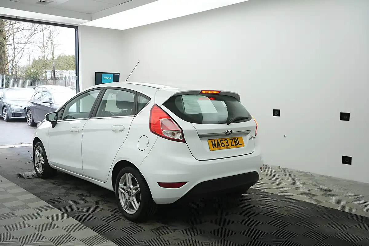 Used 2013 Ford Fiesta Zetec White - Interior and Exterior details 3