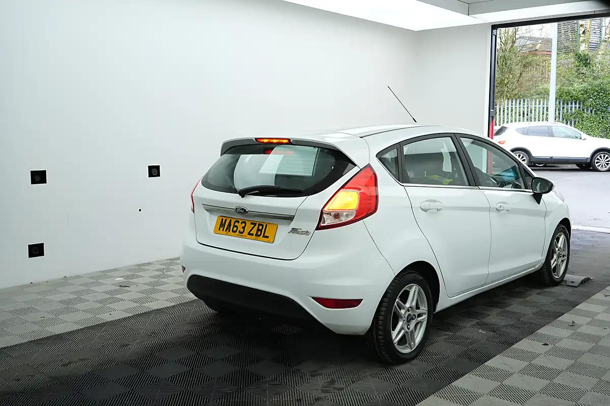 Used 2013 Ford Fiesta Zetec White - Interior and Exterior details 4