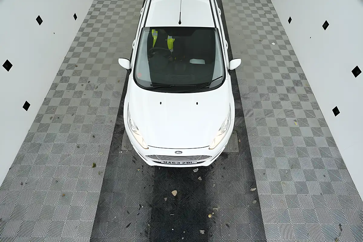 Used 2013 Ford Fiesta Zetec White - Interior and Exterior details 5