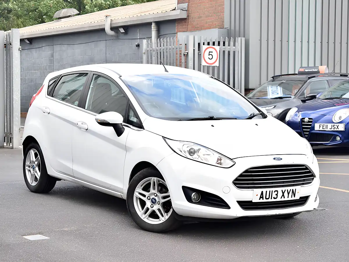Used 2013 Ford Fiesta Zetec White - Front View