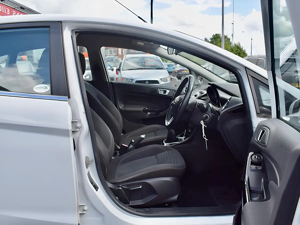 Used 2013 Ford Fiesta Zetec White - Interior and Exterior details 11