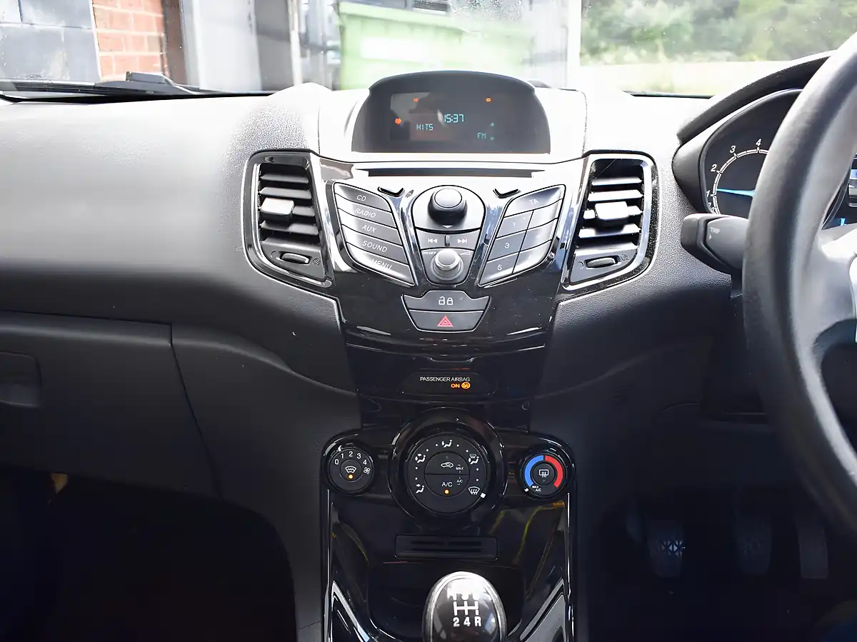 Used 2013 Ford Fiesta Zetec White - Interior and Exterior details 14