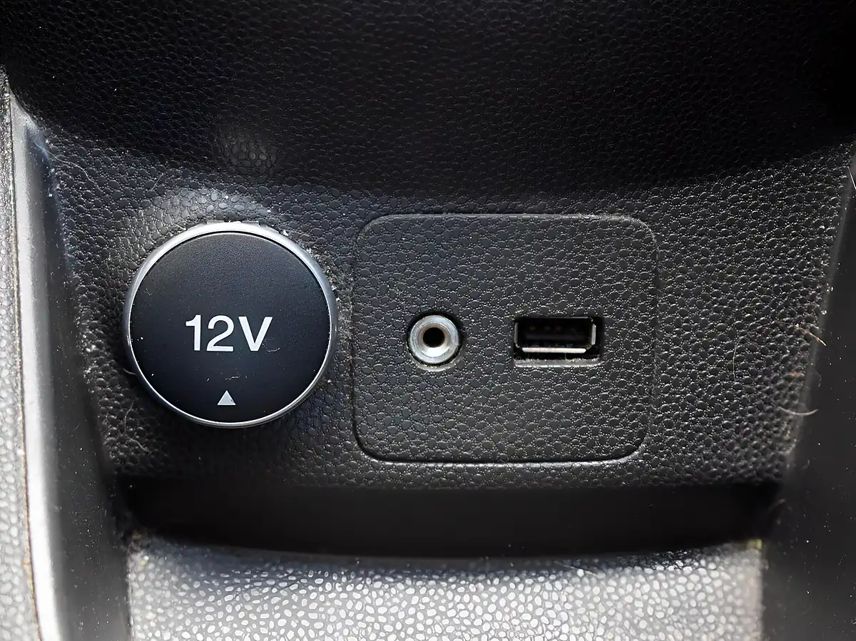 Used 2013 Ford Fiesta Zetec White - Interior and Exterior details 16