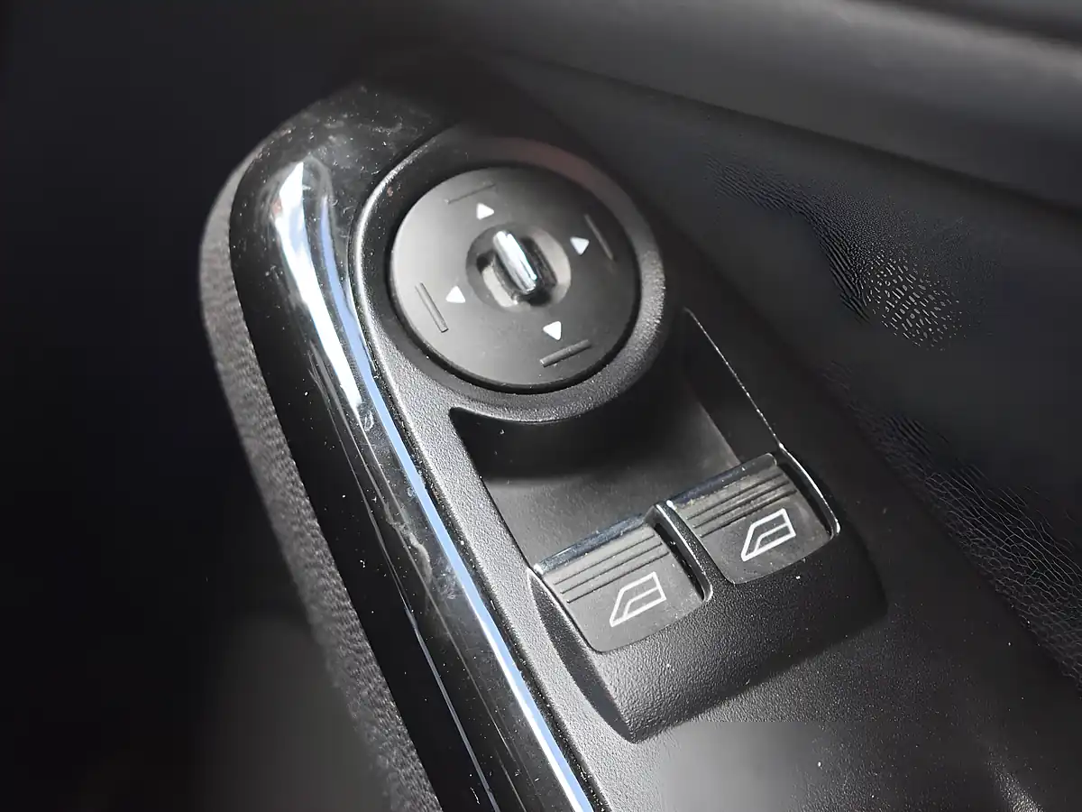 Used 2013 Ford Fiesta Zetec White - Interior and Exterior details 17