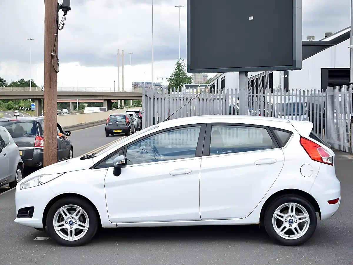 Used 2013 Ford Fiesta Zetec White - Interior and Exterior details 4