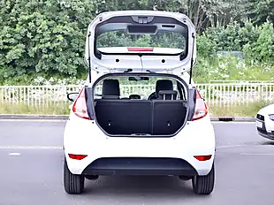 Used 2013 Ford Fiesta Zetec White - Interior and Exterior details 7