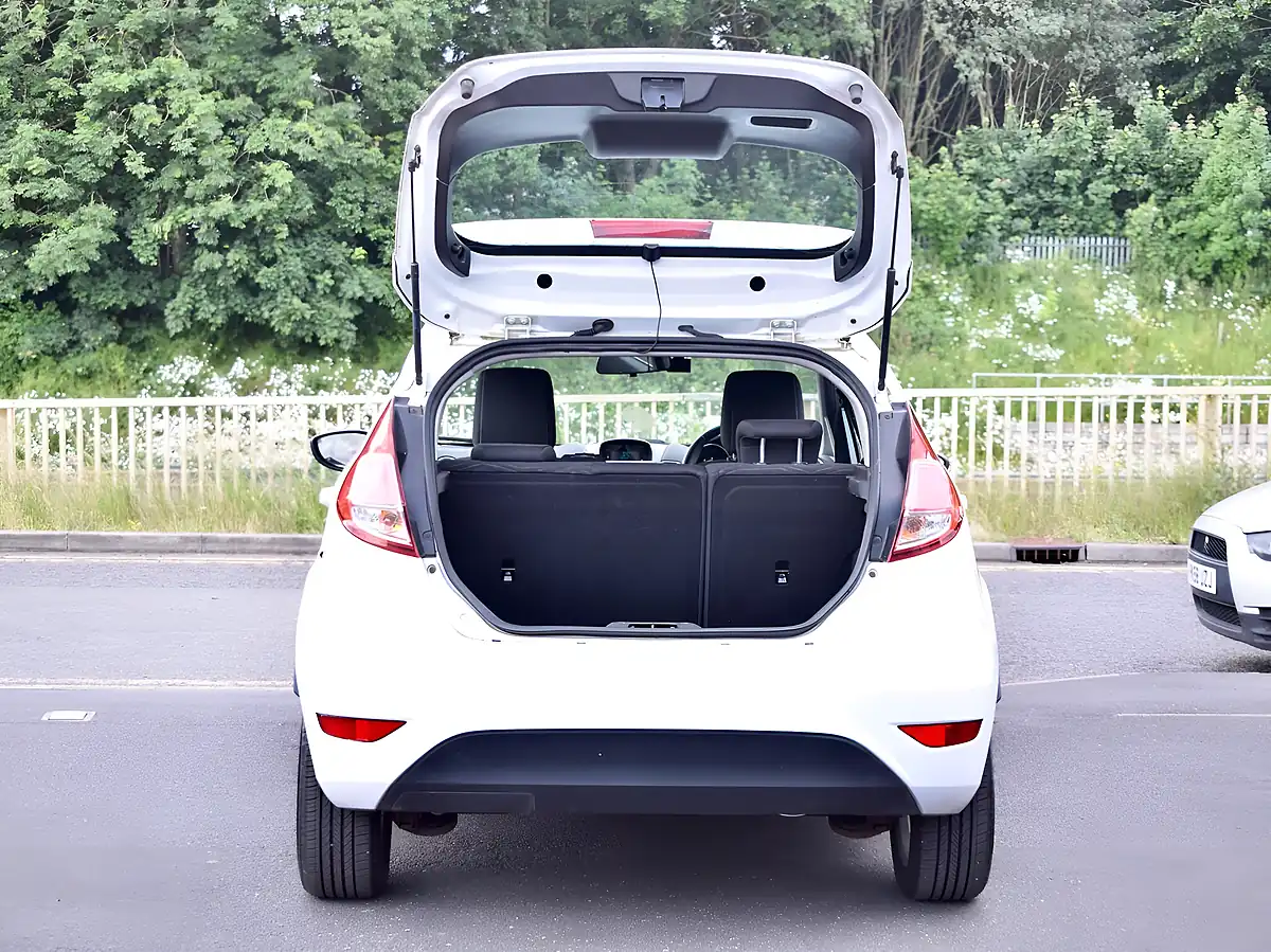 Used 2013 Ford Fiesta Zetec White - Interior and Exterior details 7