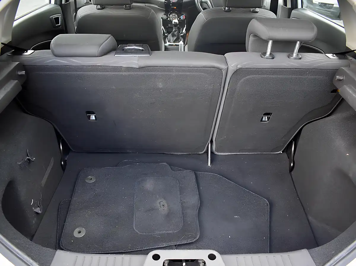 Used 2013 Ford Fiesta Zetec White - Interior and Exterior details 8