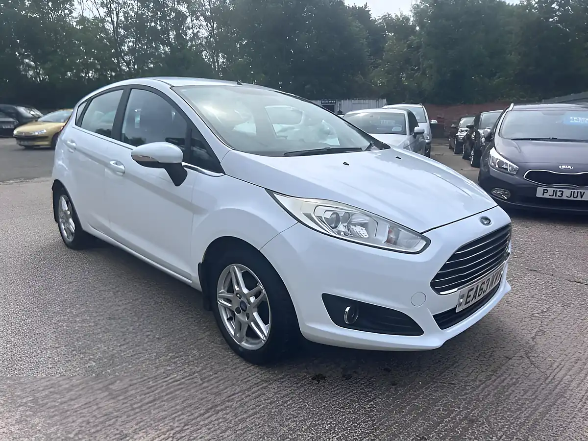 Used 2013 Ford Fiesta Zetec White - Front View