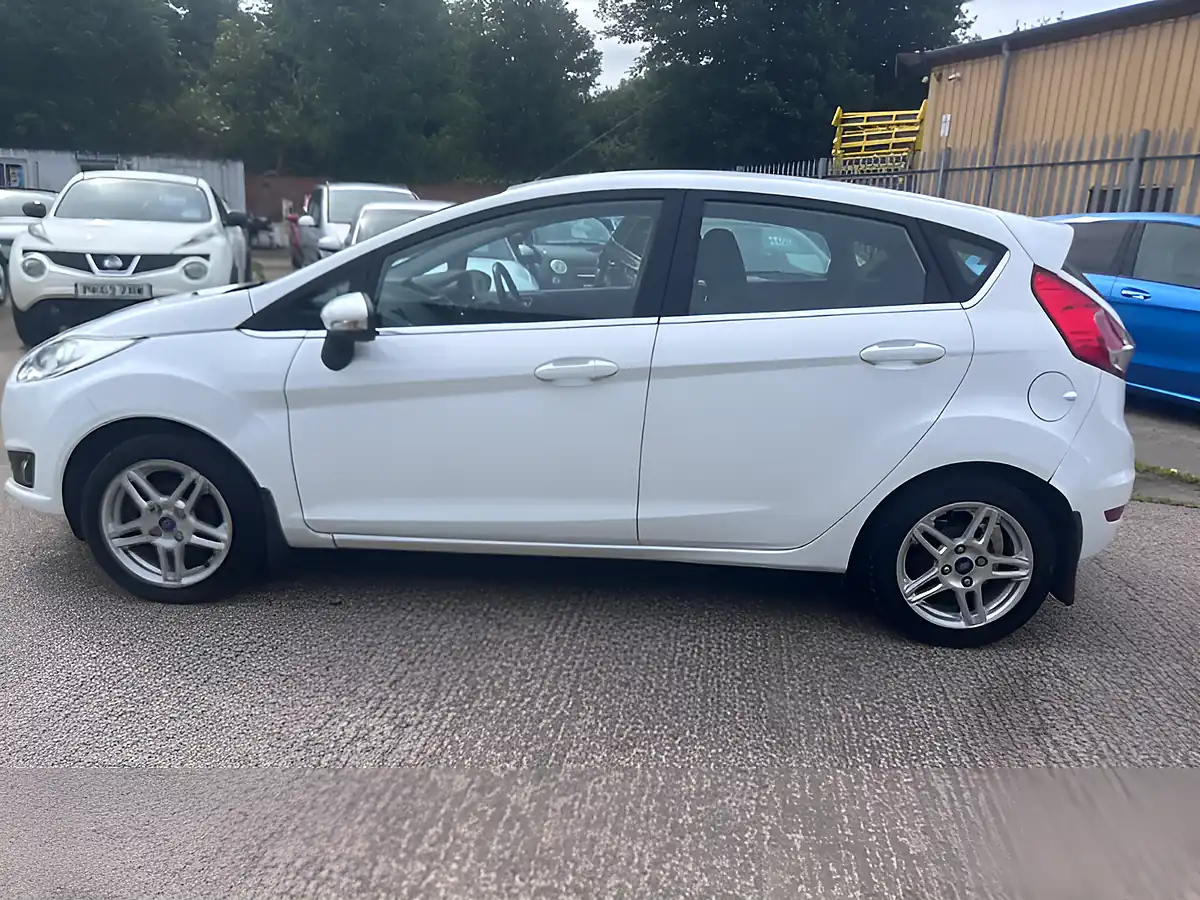 Used 2013 Ford Fiesta Zetec White - Interior and Exterior details 10