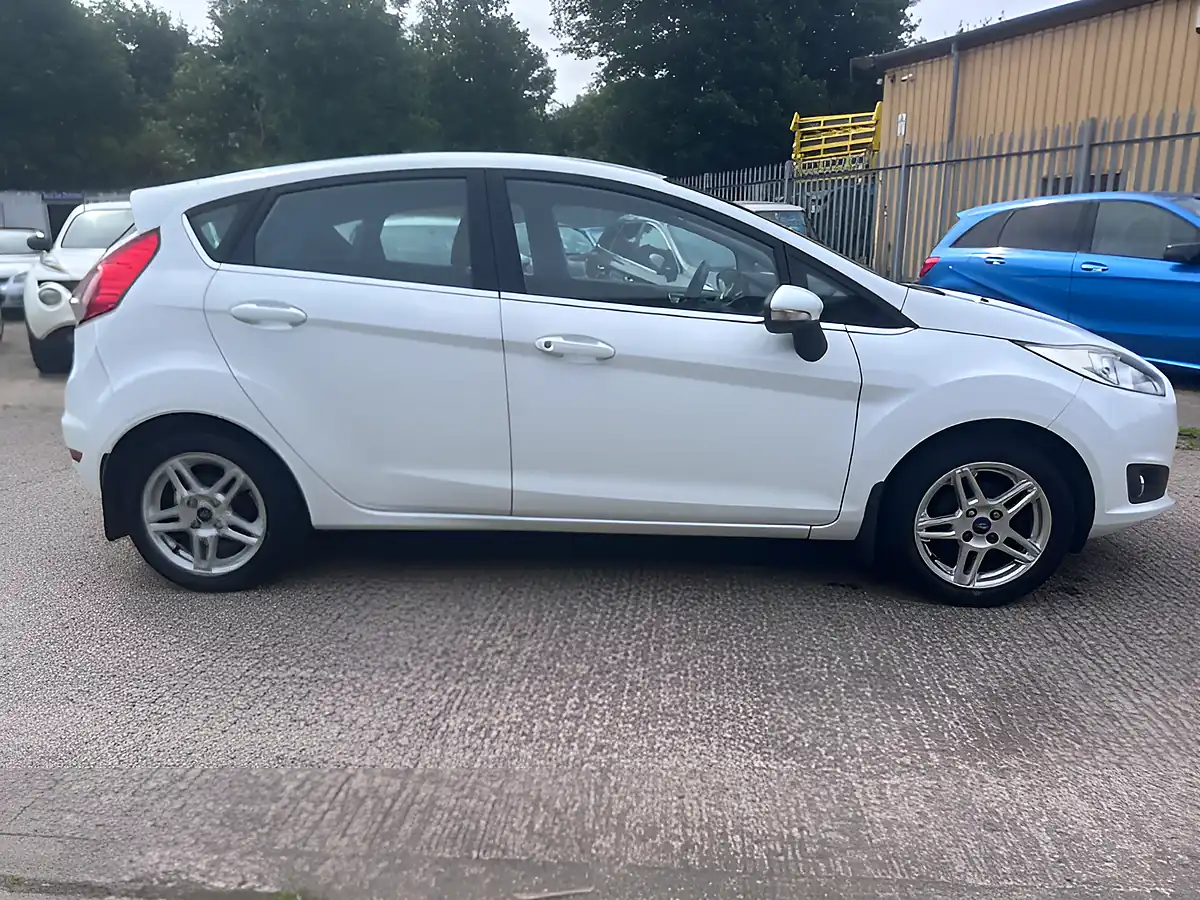 Used 2013 Ford Fiesta Zetec White - Interior and Exterior details 3