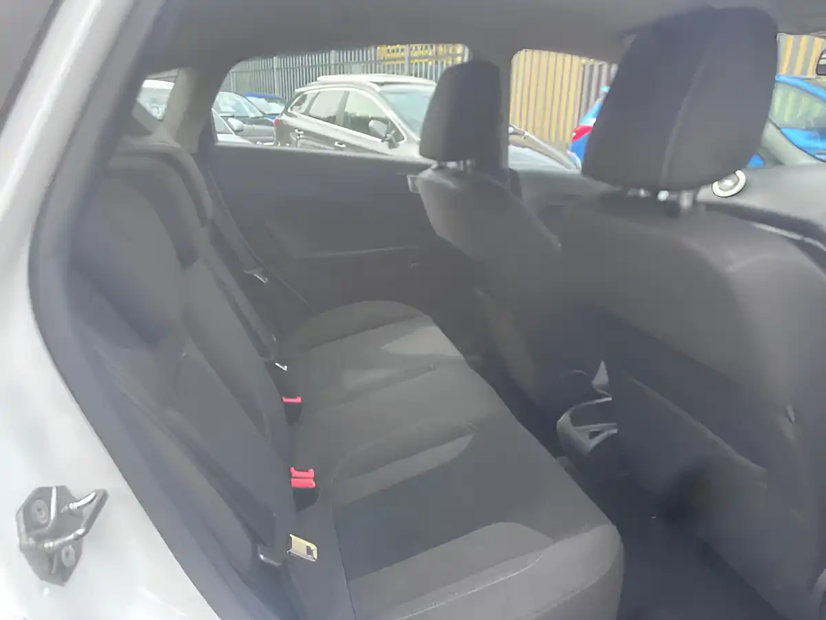 Used 2013 Ford Fiesta Zetec White - Interior and Exterior details 9