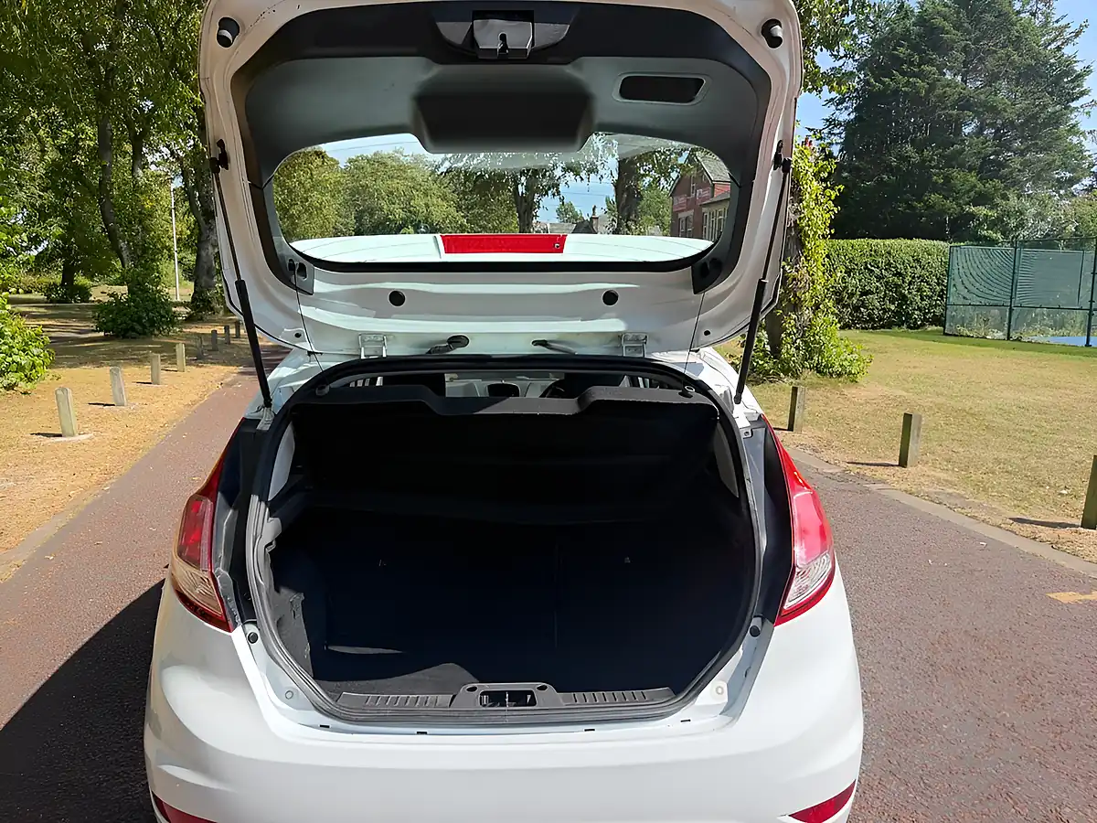 Used 2013 Ford Fiesta Zetec White - Interior and Exterior details 12